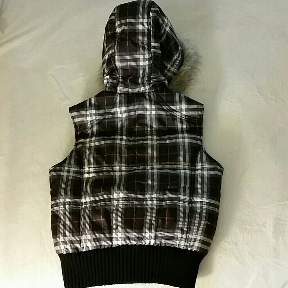 Vest - Picture 2 of 5